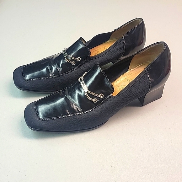 Bruno Magli Vintage Pump w/ Chain Link Logo Plate & 2" Chunky Heel - Picture 3 of 12